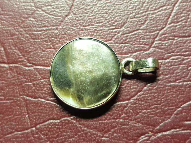 Lovely Genuine Solid Sterling Silver Pendant With Mother Of Pearl in Very Good Condition - [4,1 g]