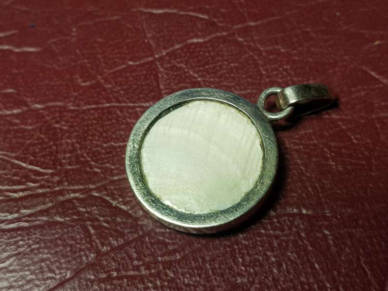 Lovely Genuine Solid Sterling Silver Pendant With Mother Of Pearl in Very Good Condition - [4,1 g]