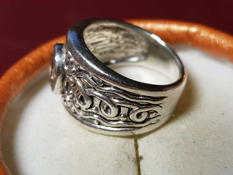 Lovely Genuine Solid Sterling Silver Ring In Very Good Condition - [9.6 g]