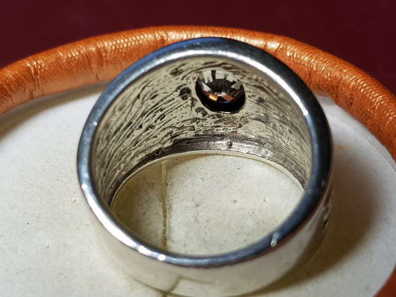 Lovely Genuine Solid Sterling Silver Ring In Very Good Condition - [9.6 g]