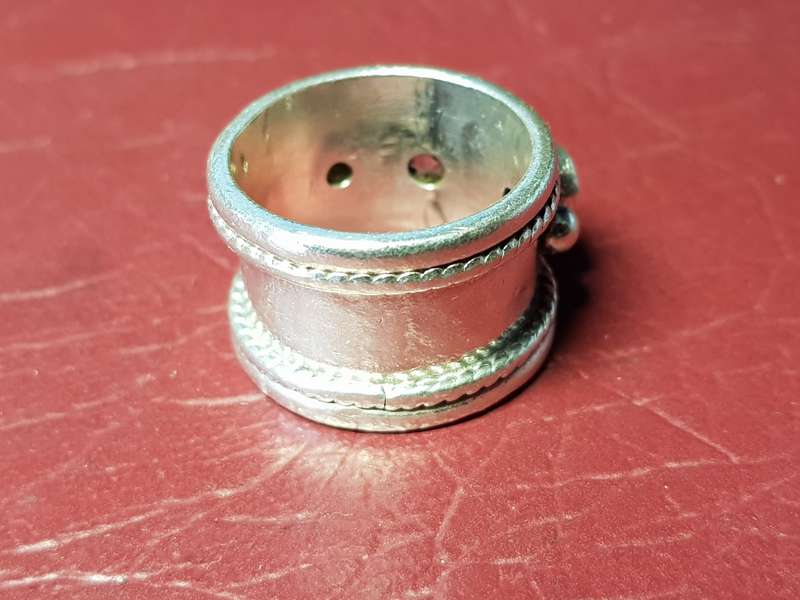 Lovely Genuine Solid Sterling Silver Ring In Good Condition - [11,6 g]