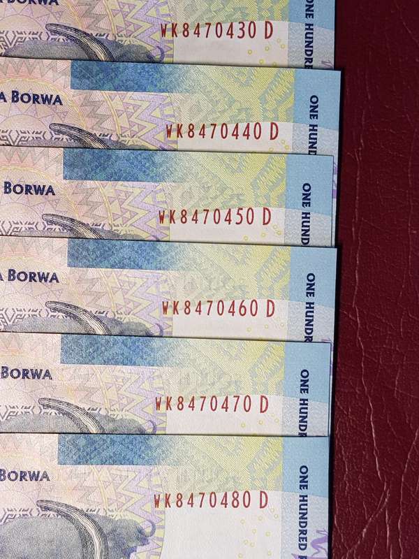 6 x R100 Notes L Kganyago Crisp Unc In Sequence of 10 - [Bid per note to take all]