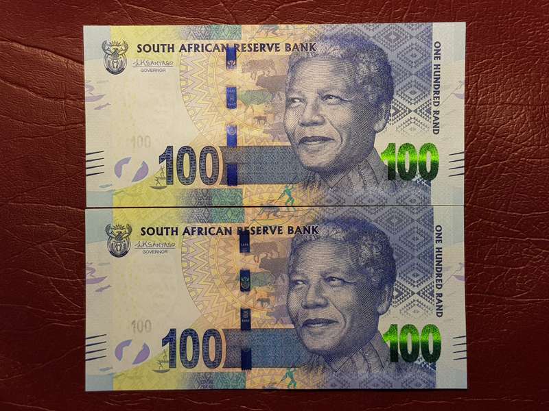 2 x R100 Notes L Kganyago Crisp Unc - [Bid per note to take both]