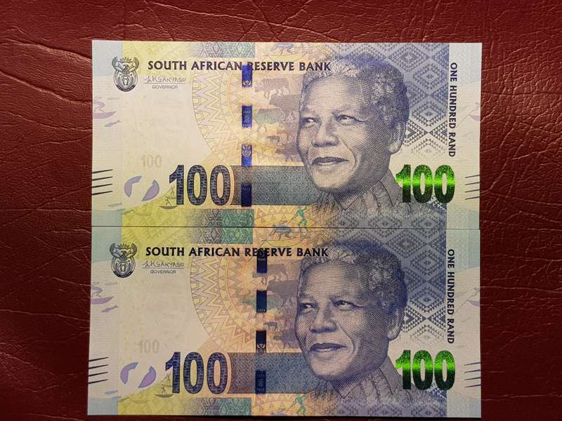 2 x R100 Notes L Kganyago Crisp Unc - [Bid per note to take both]