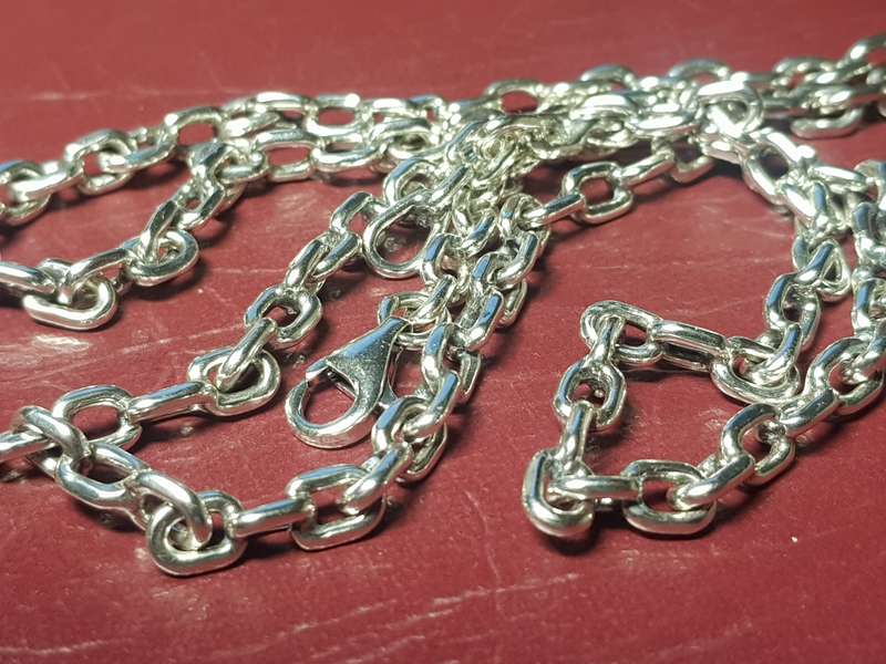 Lovely Heavy Long Genuine Solid Sterling Silver Necklace in Excellent Condition - [38 g]