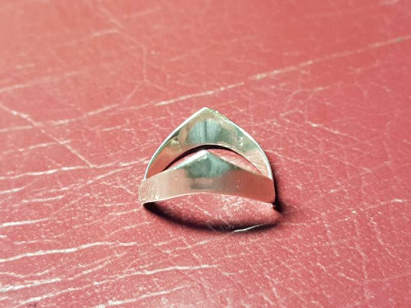 Lovely Genuine Solid Sterling Silver Ring In Very Good Condition - [1,25 g]