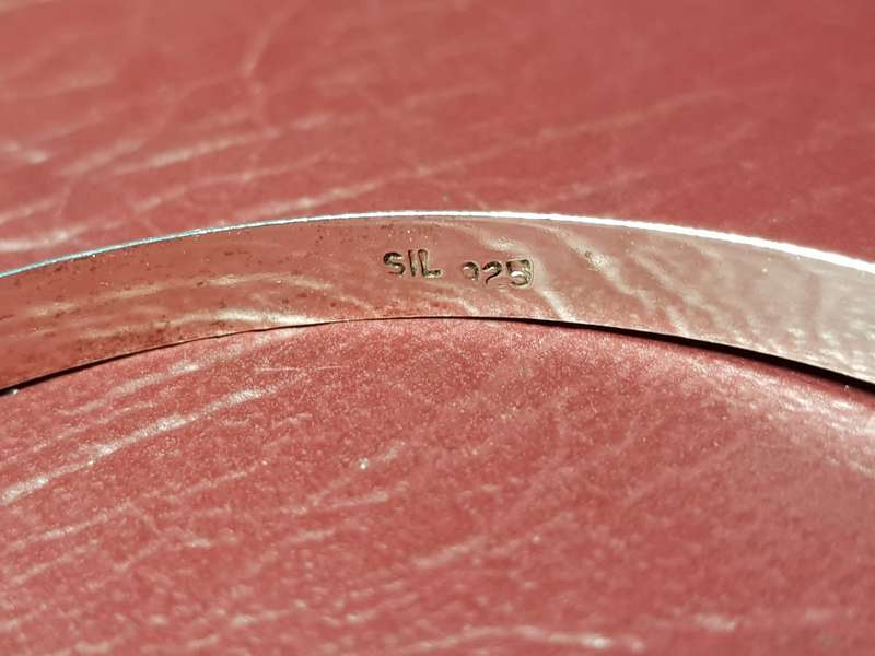 Lovely Genuine Solid Sterling Silver Bangle In Very Good Condition - [8,2 g]
