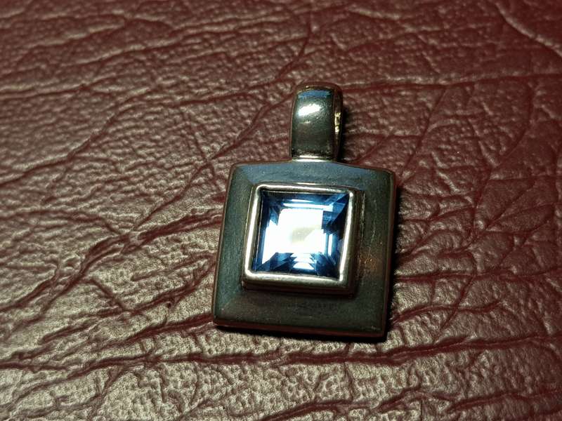 Lovely Genuine Solid Sterling Silver Pendant in Excellent Condition - [4,2 g]