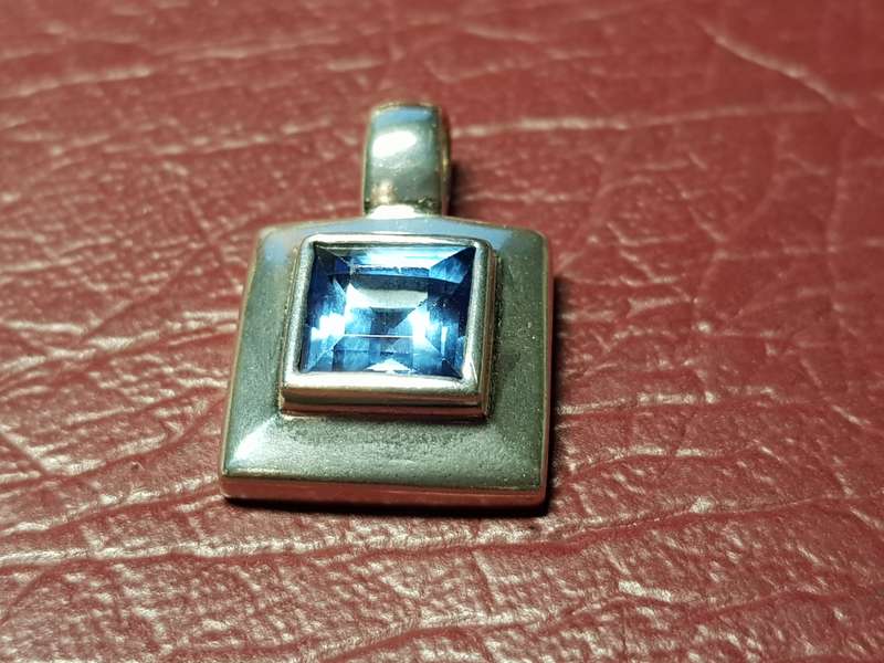 Lovely Genuine Solid Sterling Silver Pendant in Excellent Condition - [4,2 g]