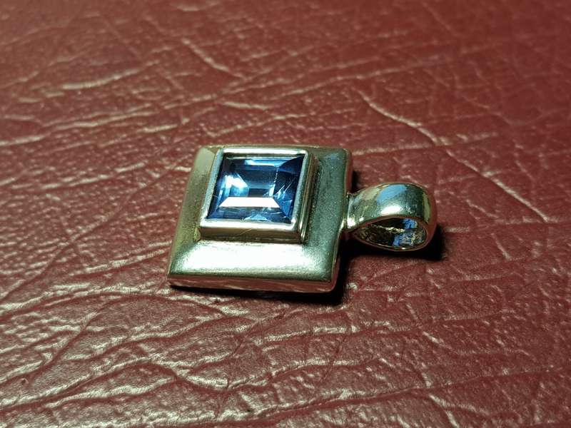 Lovely Genuine Solid Sterling Silver Pendant in Excellent Condition - [4,2 g]