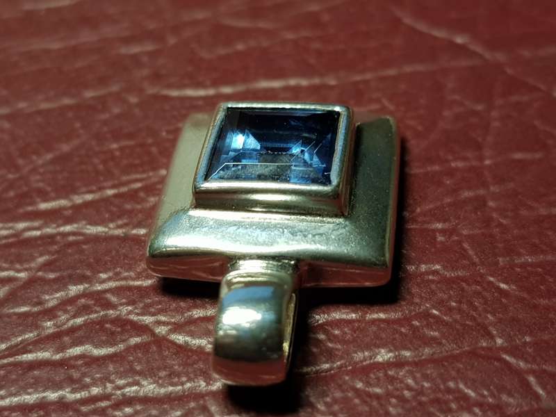 Lovely Genuine Solid Sterling Silver Pendant in Excellent Condition - [4,2 g]