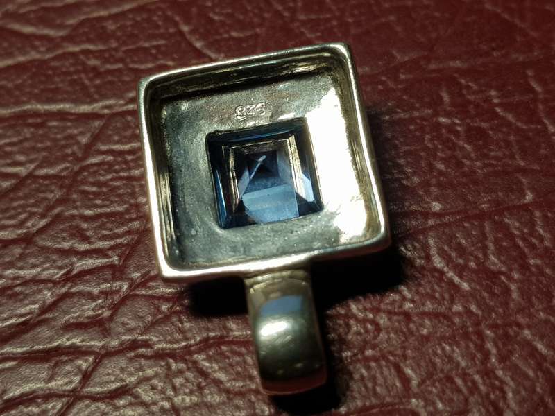 Lovely Genuine Solid Sterling Silver Pendant in Excellent Condition - [4,2 g]