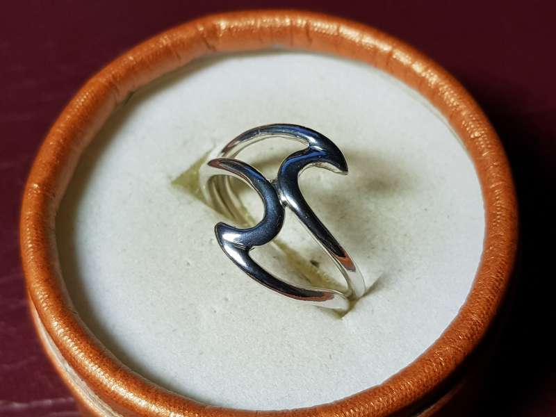 Lovely Genuine Solid Sterling Silver Ring In Excellent Condition - [3,4 g]