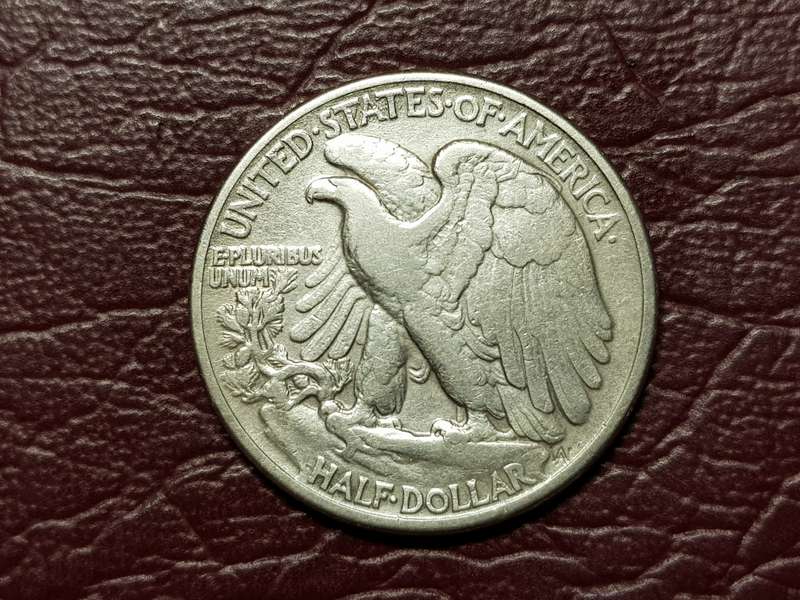 1945 USA Silver Walking Liberty Half Dollar