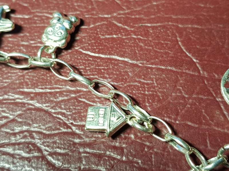Lovely Genuine Solid Sterling Silver Charm Bracelet in Excellent Condition - [11 g]