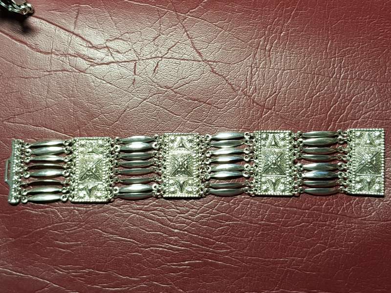 Lovely Unique Genuine Solid Sterling Silver Bracelet in Excellent Condition - [51 g]