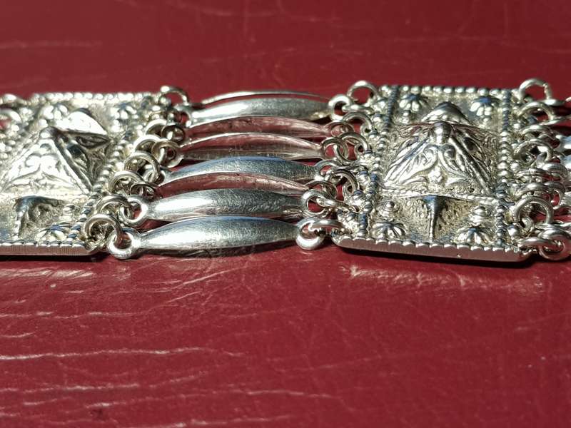 Lovely Unique Genuine Solid Sterling Silver Bracelet in Excellent Condition - [51 g]