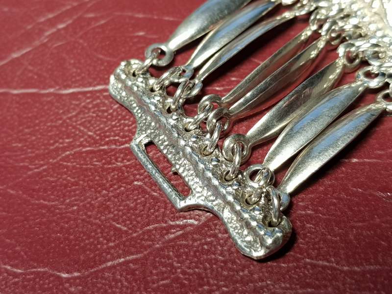 Lovely Unique Genuine Solid Sterling Silver Bracelet in Excellent Condition - [51 g]