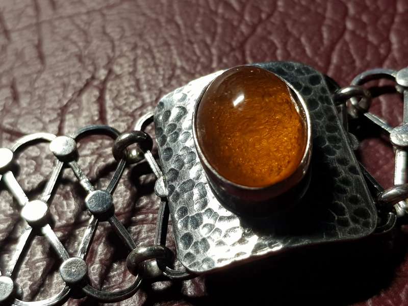 Vintage Handmade Genuine Solid Sterling Silver Bracelet With Amber in Excellent Condition - [40 g]