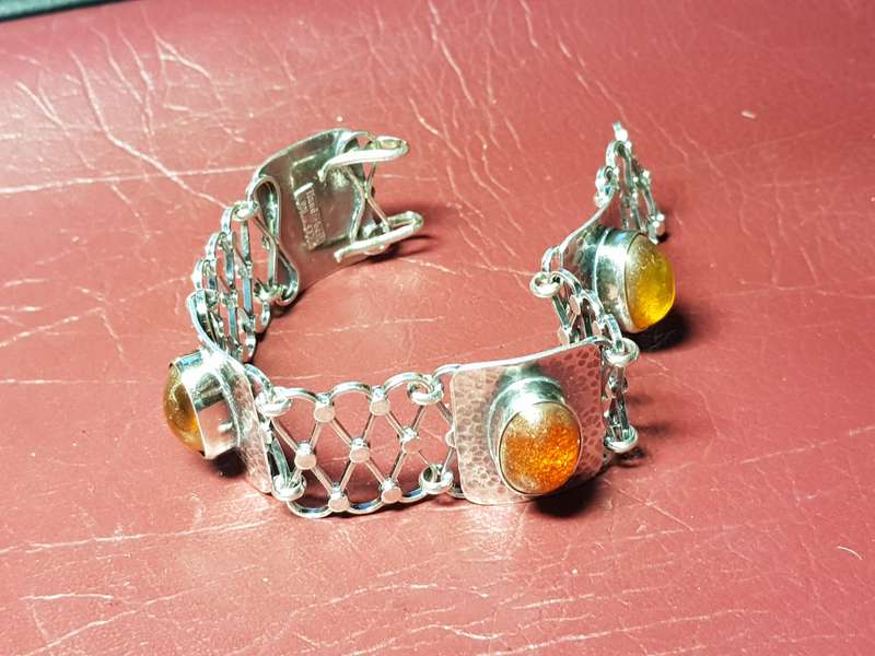 Vintage Handmade Genuine Solid Sterling Silver Bracelet With Amber in Excellent Condition - [40 g]