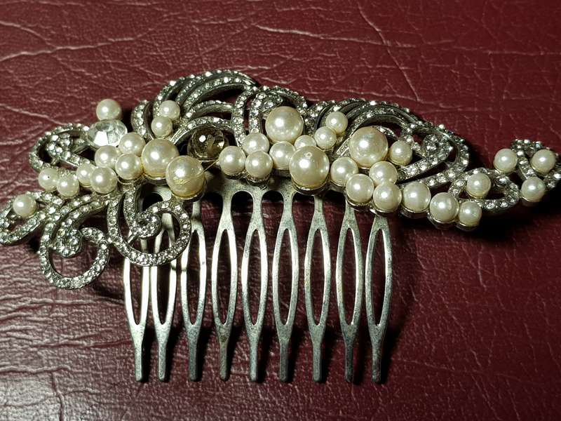 Vintage Hair Grip In Very Good Condition