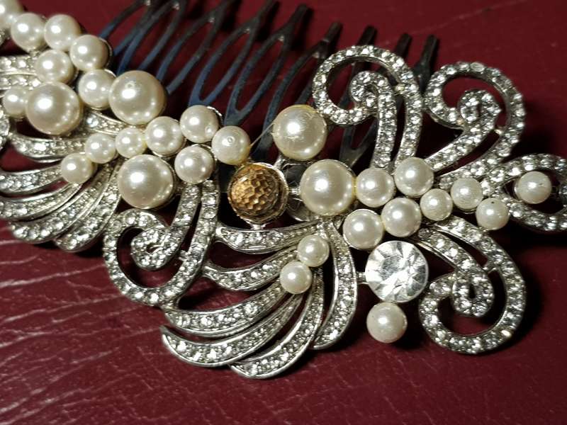 Vintage Hair Grip In Very Good Condition