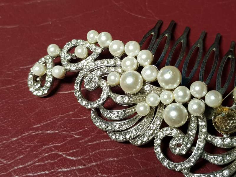 Vintage Hair Grip In Very Good Condition
