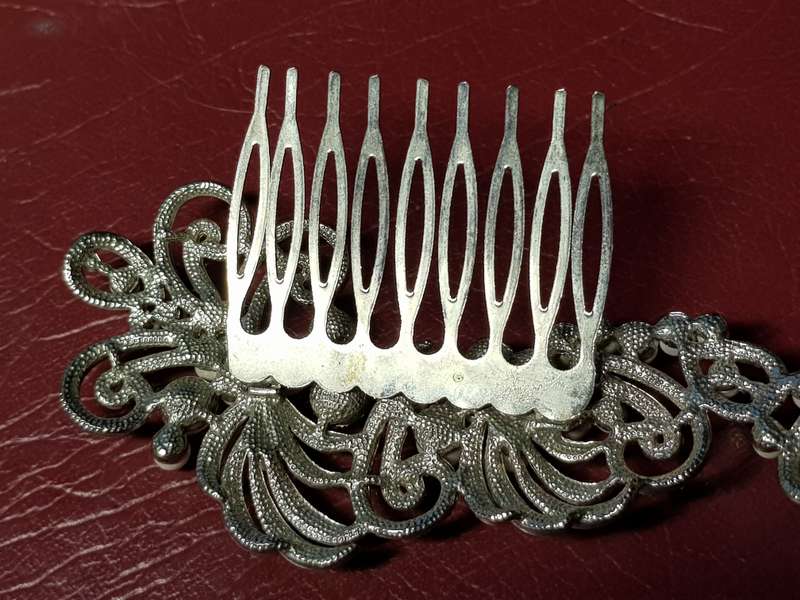 Vintage Hair Grip In Very Good Condition