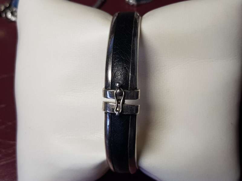 Lovely Genuine Solid Sterling Silver Bangle With Leather Inlay In Very Good Condition - [16,2 g]