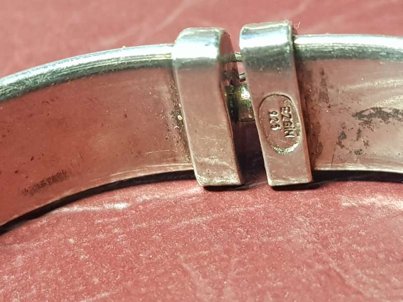 Lovely Genuine Solid Sterling Silver Bangle With Leather Inlay In Very Good Condition - [16,2 g]