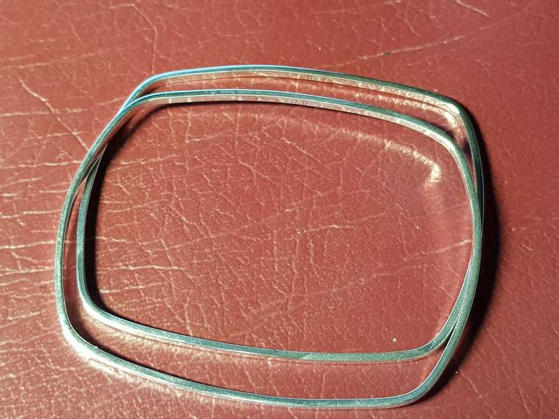 A Pair Of Genuine Solid Sterling Silver Bangles In Excellent Condition - 11 gram *