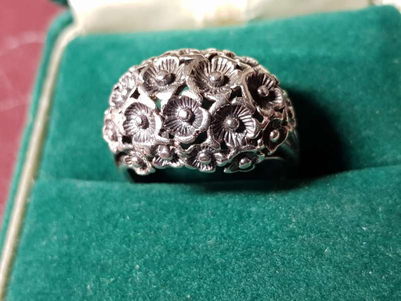 Lovely Vintage Genuine Solid Sterling Silver Ring In Very Good Condition - [4,7 g]