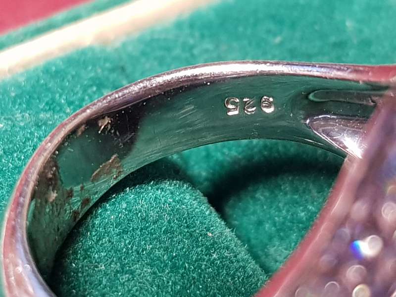 Lovely Genuine Solid Sterling Silver Ring In Excellent Condition - [11,4 g]*