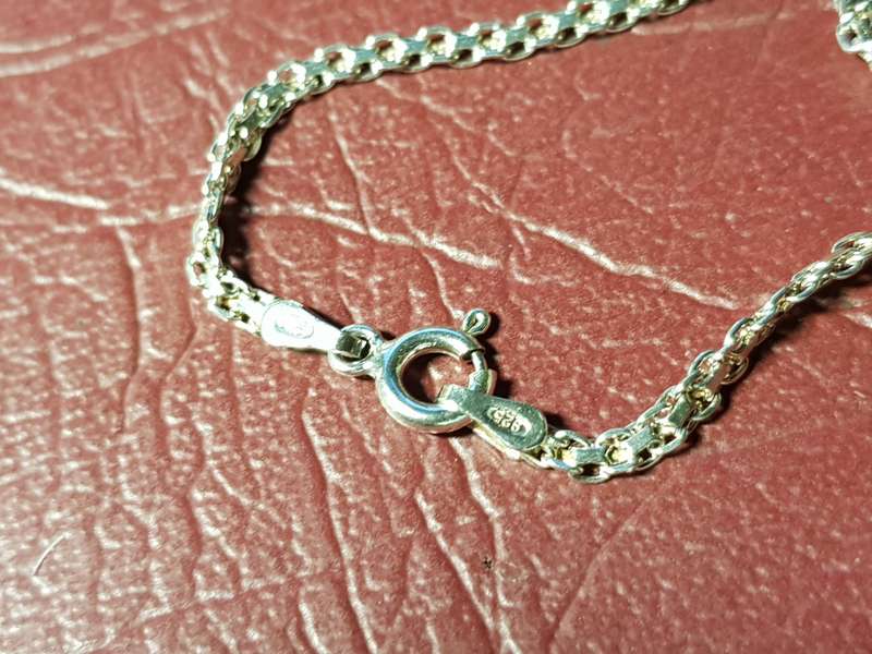 Lovely Genuine Solid Sterling Silver Necklace In Good Condition - [4 g]