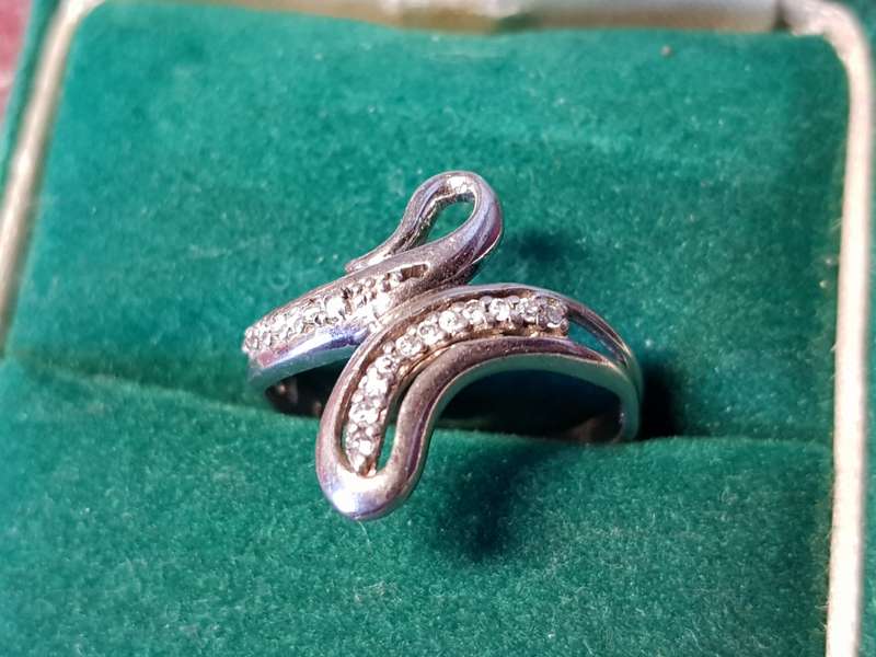 Lovely Genuine Solid Sterling Silver Ring In Very Good Condition - [2,3 g]