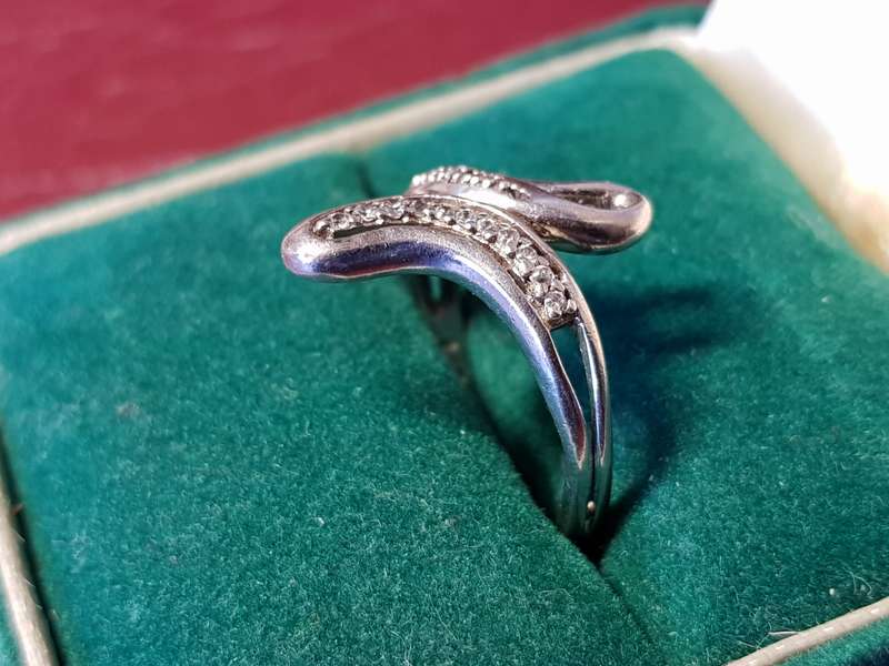 Lovely Genuine Solid Sterling Silver Ring In Very Good Condition - [2,3 g]