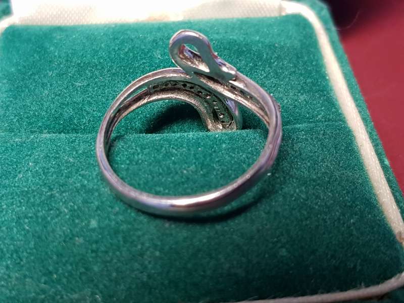 Lovely Genuine Solid Sterling Silver Ring In Very Good Condition - [2,3 g]