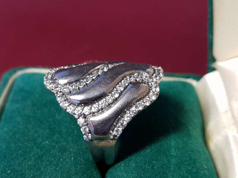 Lovely Genuine Solid Sterling Silver Ring In Excellent Condition - [6,1 g]