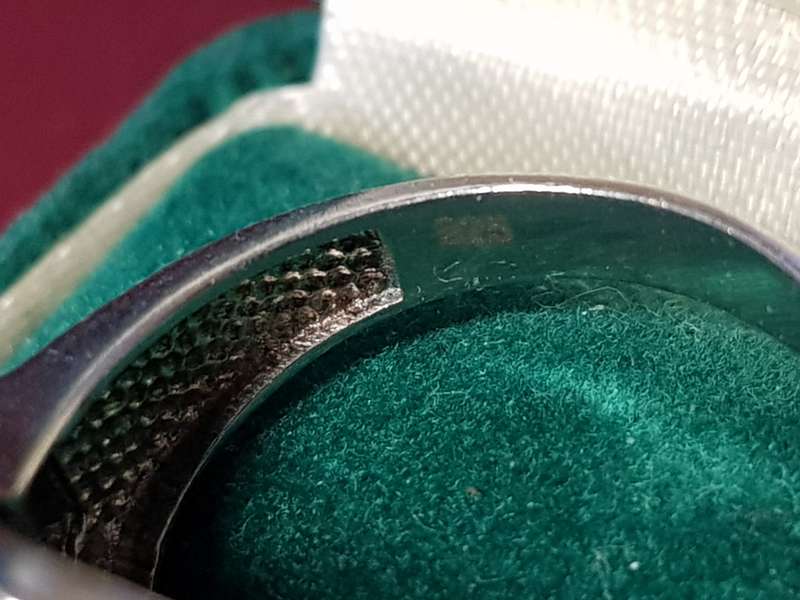 Lovely Genuine Solid Sterling Silver Ring In Excellent Condition - [6,1 g]