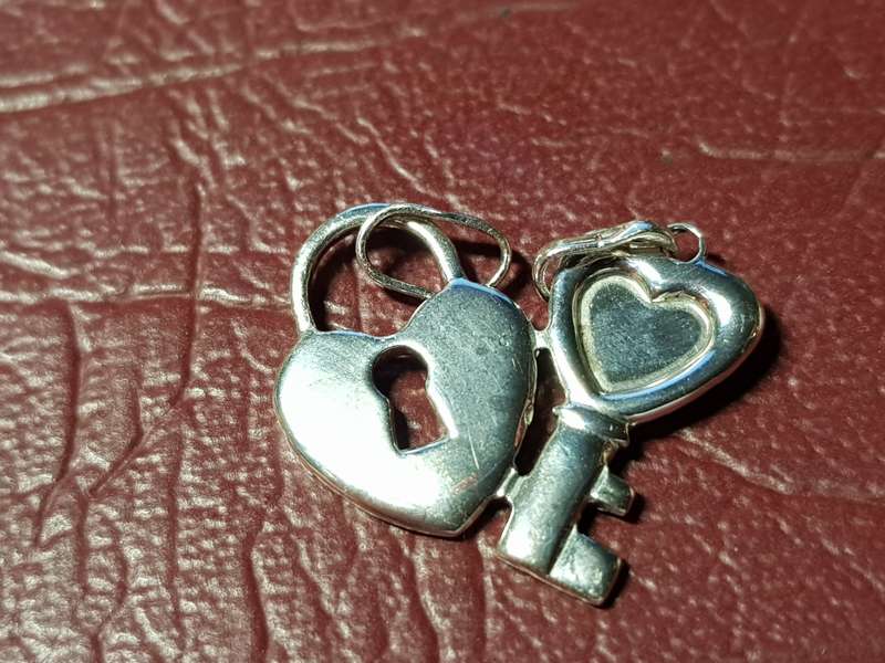 Lovely Genuine Solid Sterling Silver Pendant In Very Good Condition - [2,2 g]