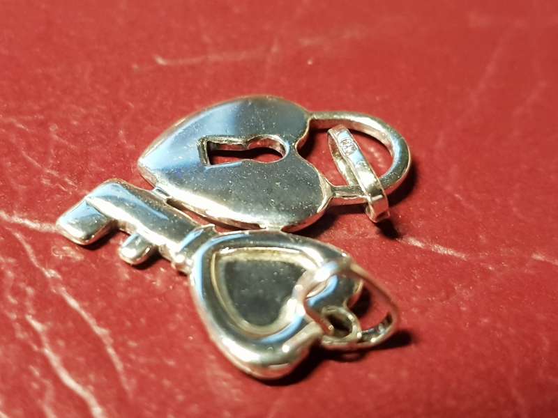 Lovely Genuine Solid Sterling Silver Pendant In Very Good Condition - [2,2 g]