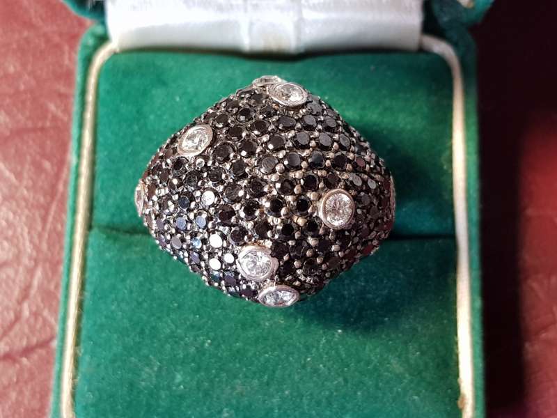Lovely Genuine Solid Sterling Silver Ring In Perfect Condition - [11,6 g]