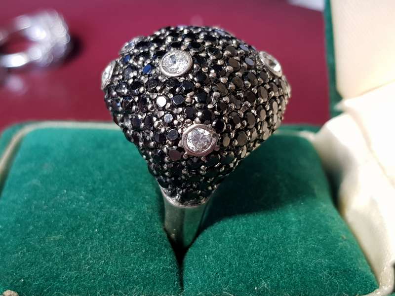 Lovely Genuine Solid Sterling Silver Ring In Perfect Condition - [11,6 g]