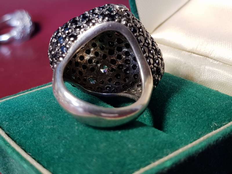 Lovely Genuine Solid Sterling Silver Ring In Perfect Condition - [11,6 g]