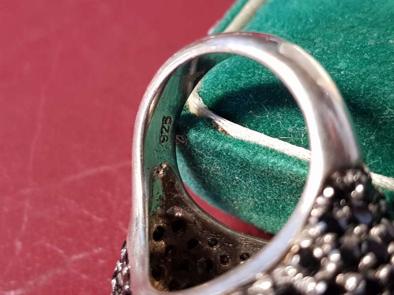 Lovely Genuine Solid Sterling Silver Ring In Perfect Condition - [11,6 g]