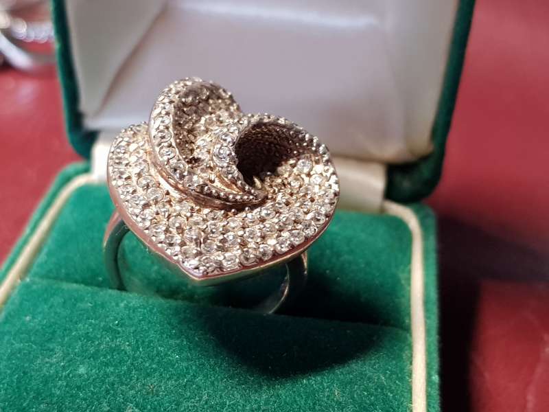 Lovely Genuine Solid Sterling Silver Ring In Excellent Condition - [11,4 g]