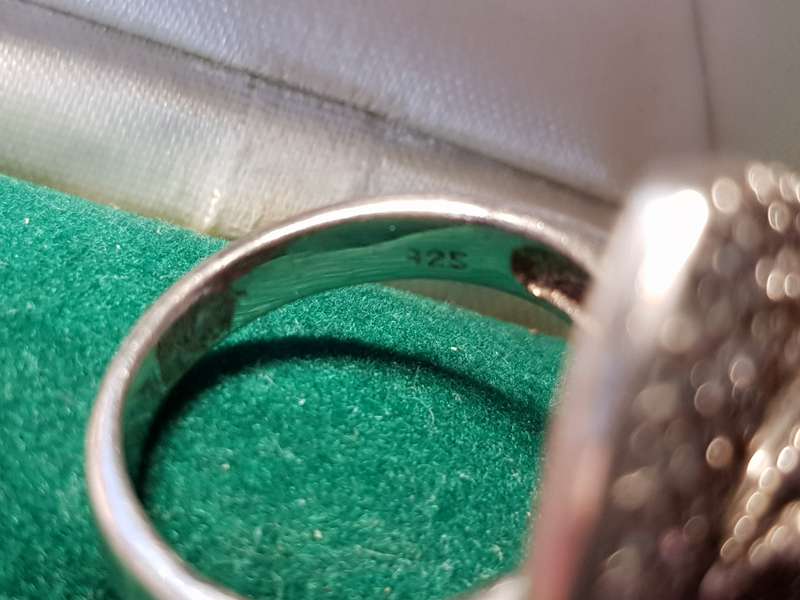Lovely Genuine Solid Sterling Silver Ring In Excellent Condition - [11,4 g]