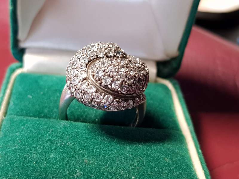 Lovely Genuine Solid Sterling Silver Ring In Excellent Condition - [9 g]