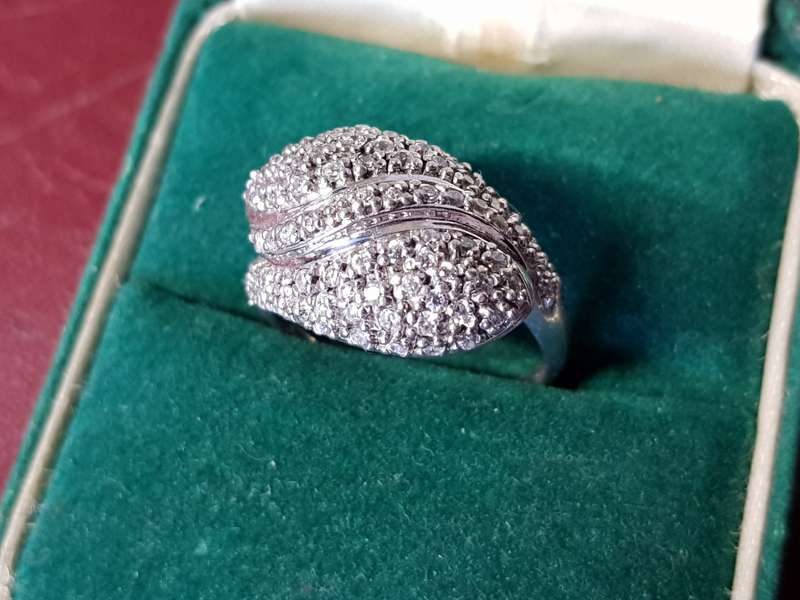 Lovely Genuine Solid Sterling Silver Ring In Perfect Condition - [4,1 g]