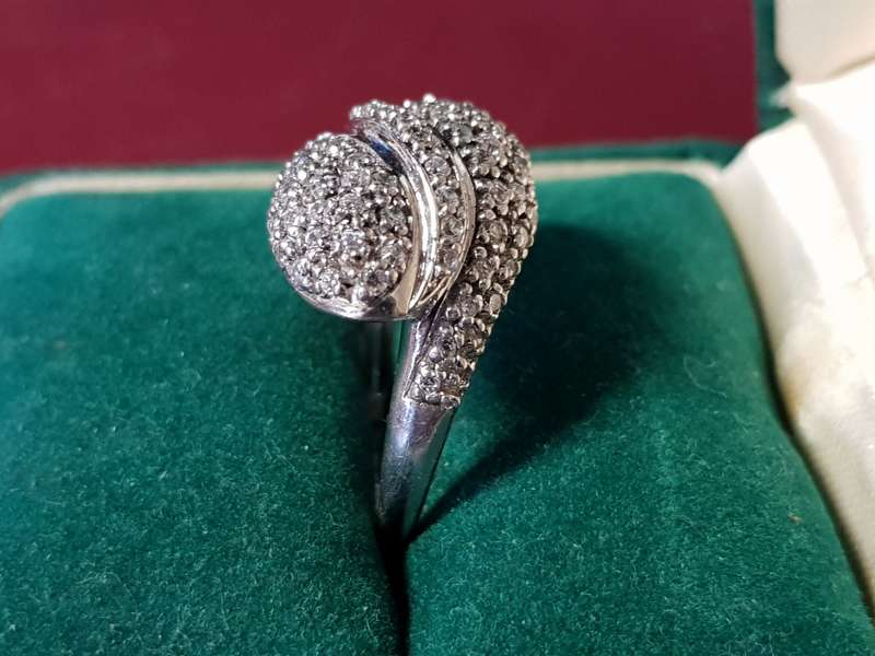 Lovely Genuine Solid Sterling Silver Ring In Perfect Condition - [4,1 g]